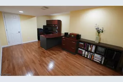 10 Queens Ln, Wayne, NJ 07470 - Photo 21