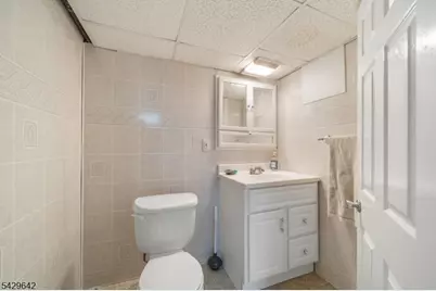 13 Lockwood Dr, Clifton, NJ 07013 - Photo 19