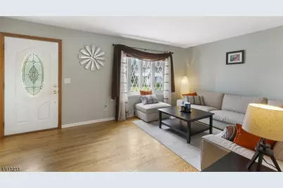 571 Orchard St, Rahway, NJ 07065 - Photo 3