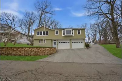 335 Elmira Trl, Hopatcong, NJ 07843 - Photo 3