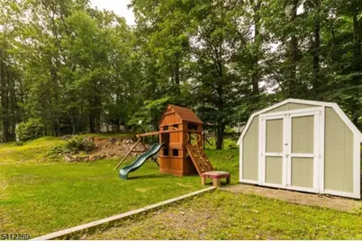335 Elmira Trl, Hopatcong, NJ 07843 - Photo 33