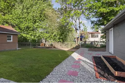 81 Hutchinson St, Clark Township, NJ 07066 - Photo 29