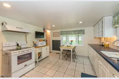 372 E Shore Trl, Sparta Township, NJ 07871 - Photo 5