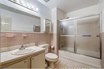 1401 N Oaks Blvd, North Brunswick Township, NJ 08902 - Photo 19