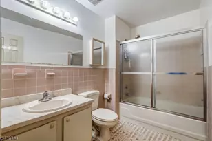1401 N Oaks Blvd, North Brunswick Township, NJ 08902 - Photo 19