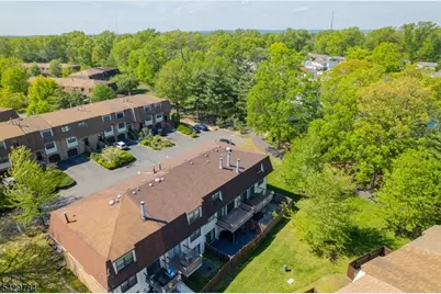 1401 N Oaks Blvd, North Brunswick Township, NJ 08902 - Photo 5