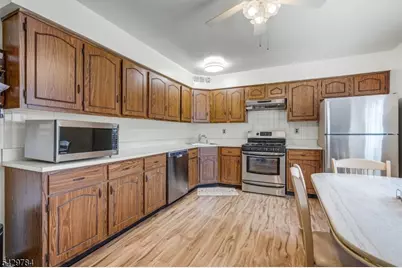 1401 N Oaks Blvd, North Brunswick Township, NJ 08902 - Photo 13