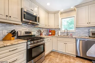 14 Villa Rd, Little Falls Township, NJ 07424 - Photo 5