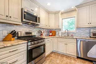 14 Villa Rd, Little Falls Township, NJ 07424 - Photo 5