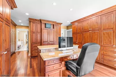 37 Hemlock Rd, Livingston, NJ 07039 - Photo 27