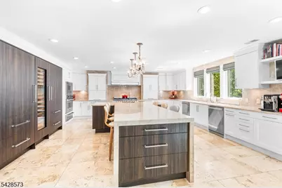 37 Hemlock Rd, Livingston, NJ 07039 - Photo 11