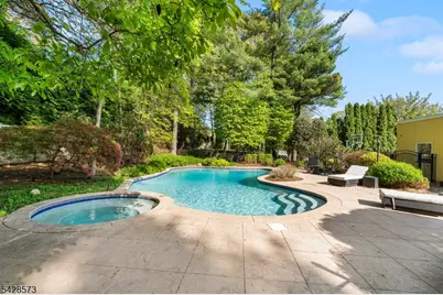 37 Hemlock Rd, Livingston, NJ 07039 - Photo 3