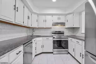7 Lee Ct, Lebanon, NJ 08833 - Photo 3