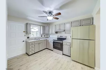 65 S Reading St, Manville, NJ 08835 - Photo 9