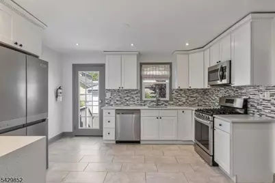 613 Maplewood Ave, Roselle Park, NJ 07204 - Photo 9
