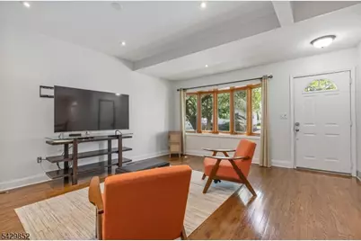 613 Maplewood Ave, Roselle Park, NJ 07204 - Photo 3