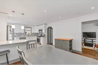 613 Maplewood Ave, Roselle Park, NJ 07204 - Photo 7