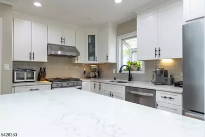 33 Marudy Dr, Clinton, NJ 08809 - Photo 11