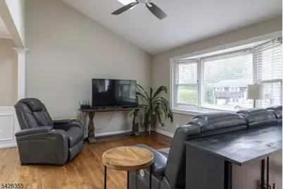 33 Marudy Dr, Clinton, NJ 08809 - Photo 5