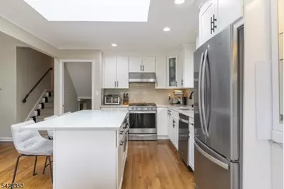 33 Marudy Dr, Clinton, NJ 08809 - Photo 9
