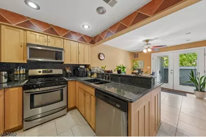 212 Westchester Ct #8, Union Township, NJ 07083 - Photo 9