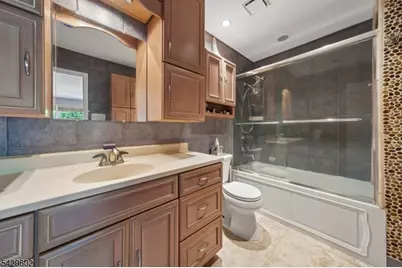 212 Westchester Ct #8, Union Township, NJ 07083 - Photo 15