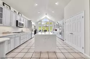 17 Elmwood Dr, Warren Township, NJ 07059 - Photo 13