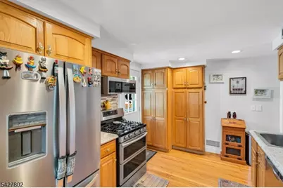 43 Everett Dr, Dover, NJ 07801 - Photo 9