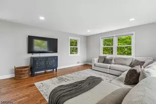 27 Dogwood Rd, Morris Plains, NJ 07950 - Photo 9