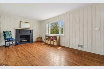 27 Dogwood Rd, Morris Plains, NJ 07950 - Photo 19