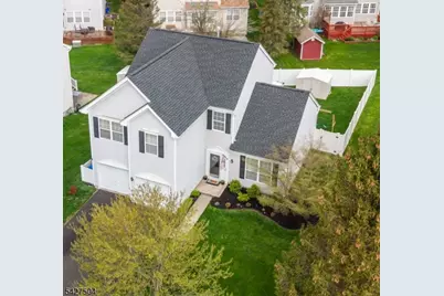 71 Saxton Dr, Hackettstown, NJ 07840 - Photo 1