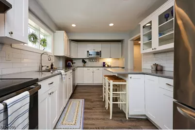 1 Edgewood Pl, Maplewood, NJ 07040 - Photo 23