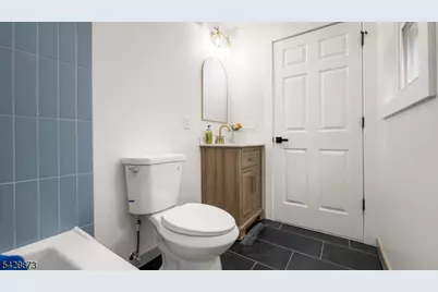 148 N Munn Ave, East Orange, NJ 07017 - Photo 15