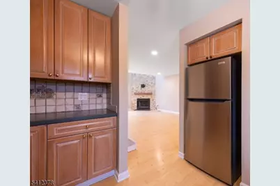 7 Lake Ct, Raritan Township, NJ 08822 - Photo 9