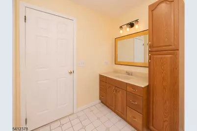 7 Lake Ct, Raritan Township, NJ 08822 - Photo 11