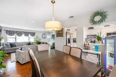 8 Kennedy Dr, Fairfield, NJ 07004 - Photo 7