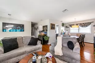 8 Kennedy Dr, Fairfield, NJ 07004 - Photo 5