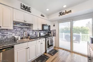8 Kennedy Dr, Fairfield, NJ 07004 - Photo 9