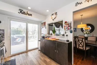 8 Kennedy Dr, Fairfield, NJ 07004 - Photo 13