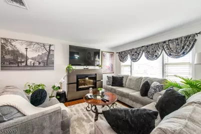8 Kennedy Dr, Fairfield, NJ 07004 - Photo 3