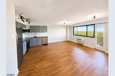 60 Parkway Dr Unit #9B, East Orange, NJ 07017 - Photo 1