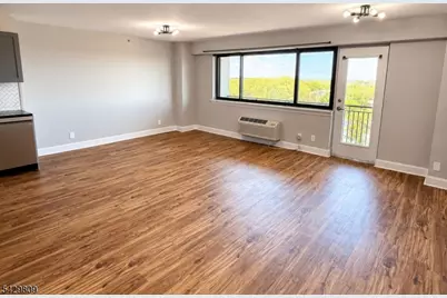 60 Parkway Dr Unit #9B, East Orange, NJ 07017 - Photo 5