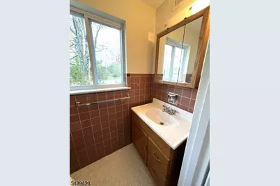 56 Fairway Dr, East Hanover Township, NJ 07936 - Photo 9