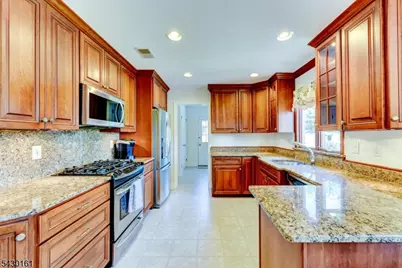 445 Brookview Ct, Branchburg Township, NJ 08876 - Photo 9
