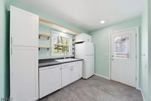98 Rogers Dr, Roxbury Township, NJ 07850 - Photo 9