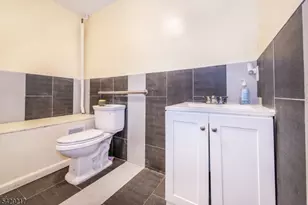 223 Martin Luther King Jr Dr, Jersey City, NJ 07305 - Photo 39