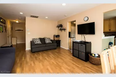 8 Donna Dr, East Hanover Township, NJ 07936 - Photo 5