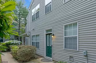 26 Heatherwood Ln, Bedminster Township, NJ 07921 - Photo 3