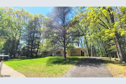 8 De Hart Rd, Parsippany, NJ 07054 - Photo 3