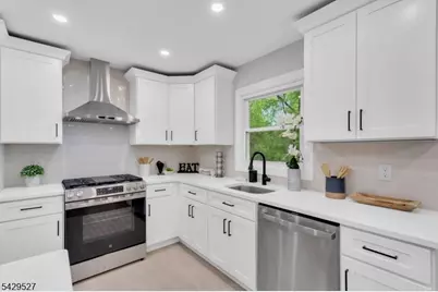 1318 Marcella Dr, Union Township, NJ 07083 - Photo 17